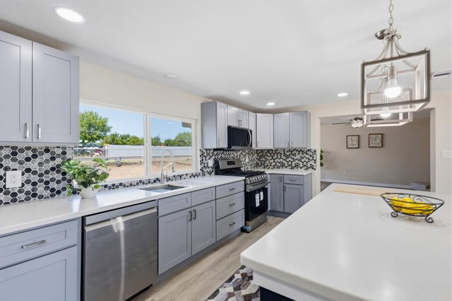 661 Jarales Road A, Belen, NM 87002