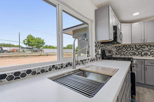 661 Jarales Road A, Belen, NM 87002
