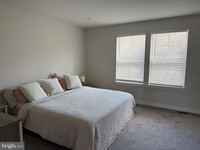 121 FOUR LEAF DR, Downingtown, PA 19335