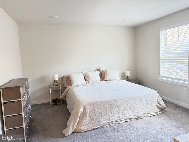 121 FOUR LEAF DR, Downingtown, PA 19335
