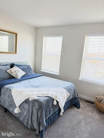 121 FOUR LEAF DR, Downingtown, PA 19335