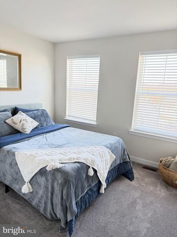 121 FOUR LEAF DR, Downingtown, PA 19335