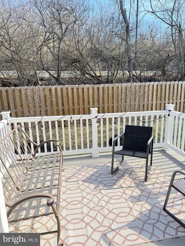 121 FOUR LEAF DR, Downingtown, PA 19335