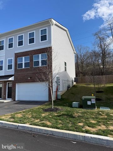 121 FOUR LEAF DR, Downingtown, PA 19335