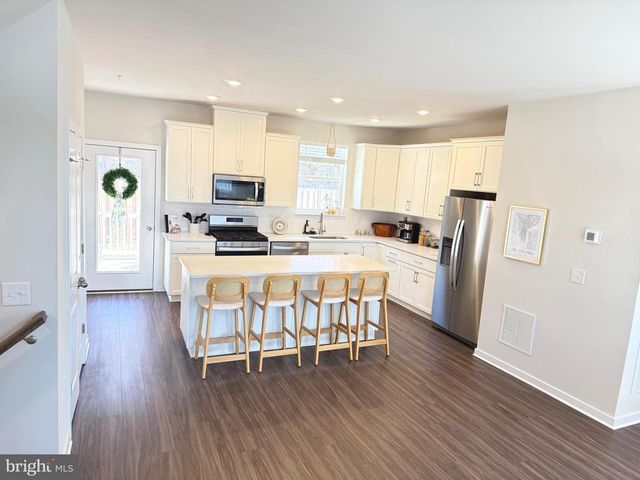 121 FOUR LEAF DR, Downingtown, PA 19335