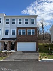 121 FOUR LEAF DR, Downingtown, PA 19335