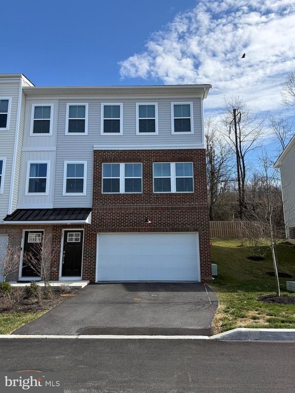 121 FOUR LEAF DR, Downingtown, PA 19335