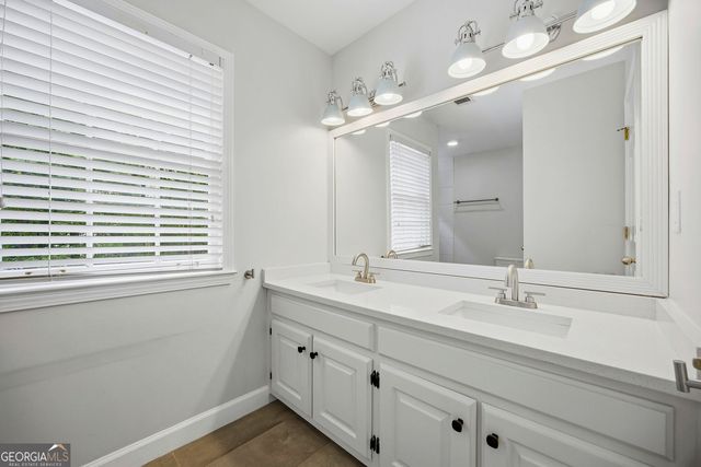 7525 S Spalding Lake Drive, Sandy Springs, GA 30350