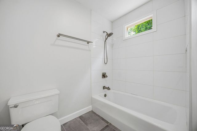 7525 S Spalding Lake Drive, Sandy Springs, GA 30350