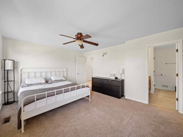 2521 WATERFORD Lane, Lake In The Hills, IL 60156