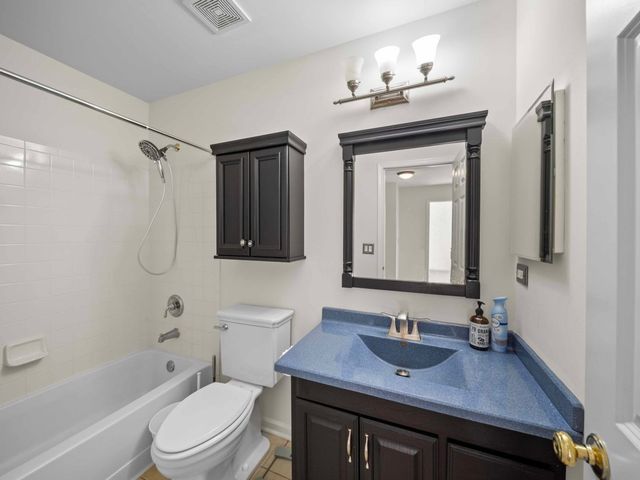 2521 WATERFORD Lane, Lake In The Hills, IL 60156