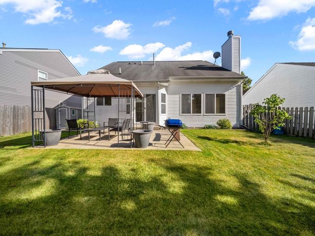 2521 WATERFORD Lane, Lake In The Hills, IL 60156