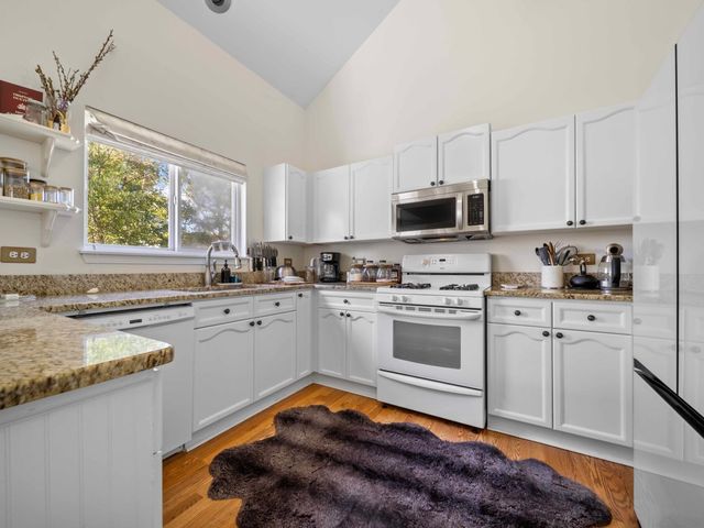 2521 WATERFORD Lane, Lake In The Hills, IL 60156