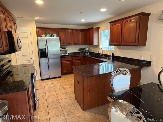 29541 Woodpark Circle, Warren, MI 48092