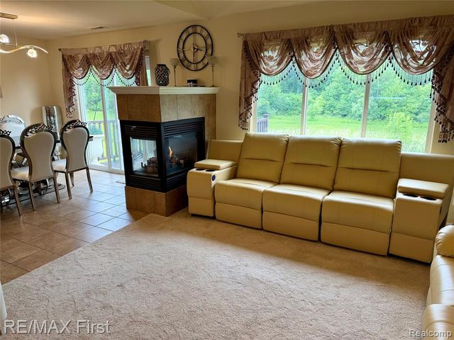 29541 Woodpark Circle, Warren, MI 48092