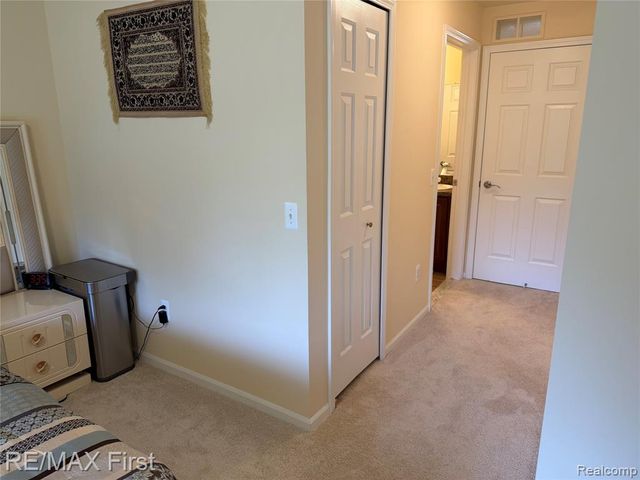 29541 Woodpark Circle, Warren, MI 48092
