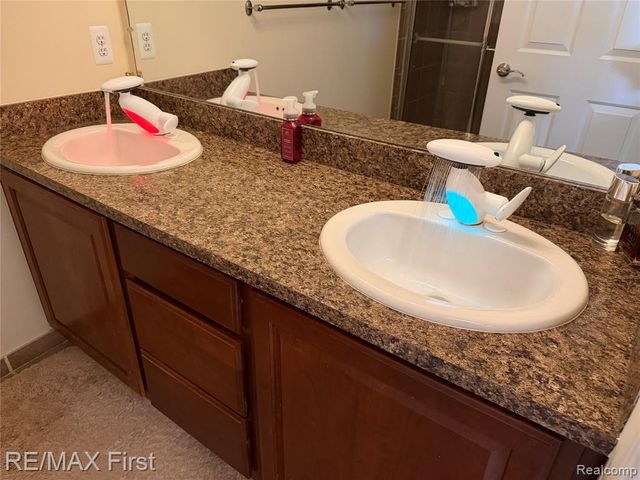 29541 Woodpark Circle, Warren, MI 48092