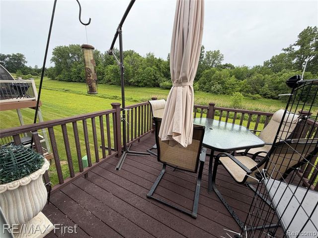29541 Woodpark Circle, Warren, MI 48092