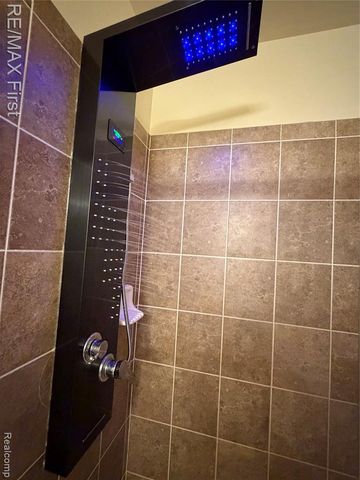 29541 Woodpark Circle, Warren, MI 48092