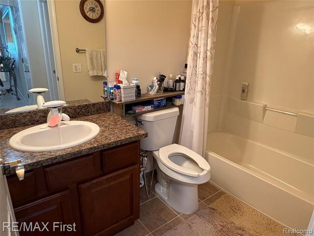 29541 Woodpark Circle, Warren, MI 48092