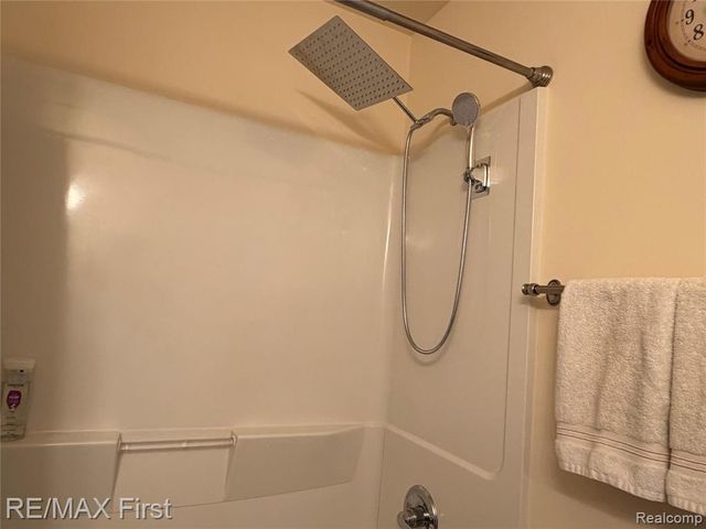 29541 Woodpark Circle, Warren, MI 48092