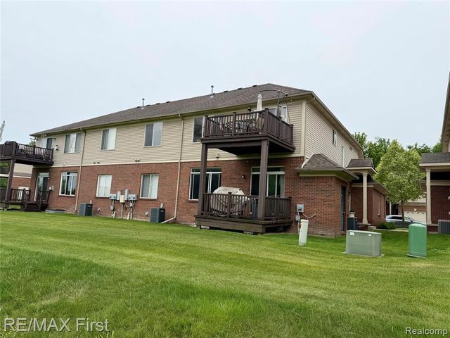 29541 Woodpark Circle, Warren, MI 48092