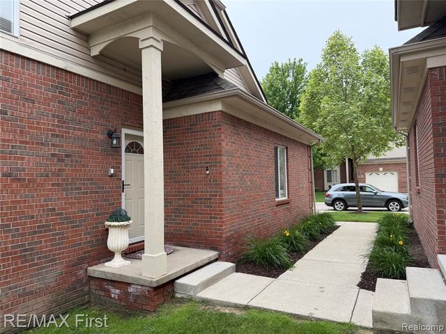 29541 Woodpark Circle, Warren, MI 48092
