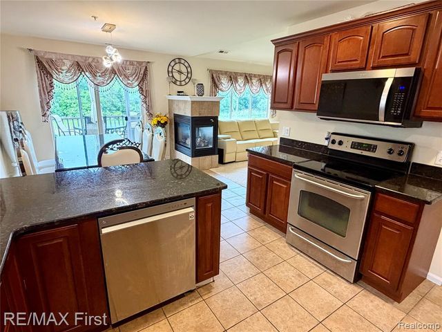 29541 Woodpark Circle, Warren, MI 48092