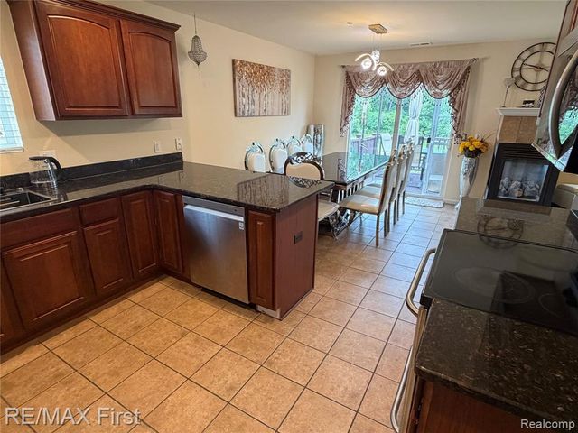 29541 Woodpark Circle, Warren, MI 48092