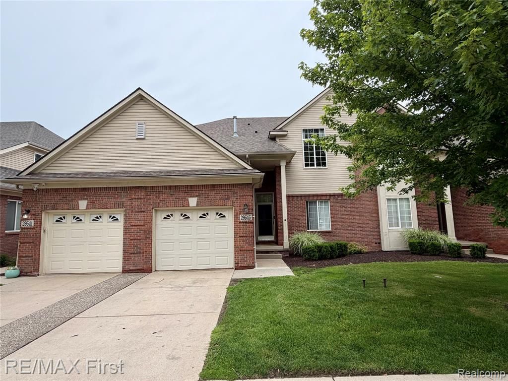 29541 Woodpark Circle, Warren, MI 48092