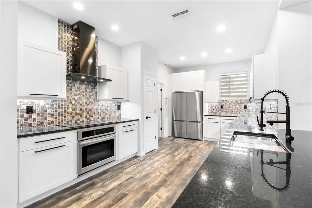 Image 16 of property listing at 4970 OLDHAM STREET, Sarasota, FL 34238