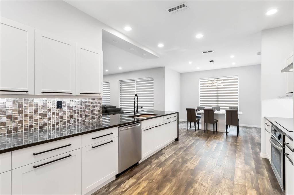Image 18 of property listing at 4970 OLDHAM STREET, Sarasota, FL 34238