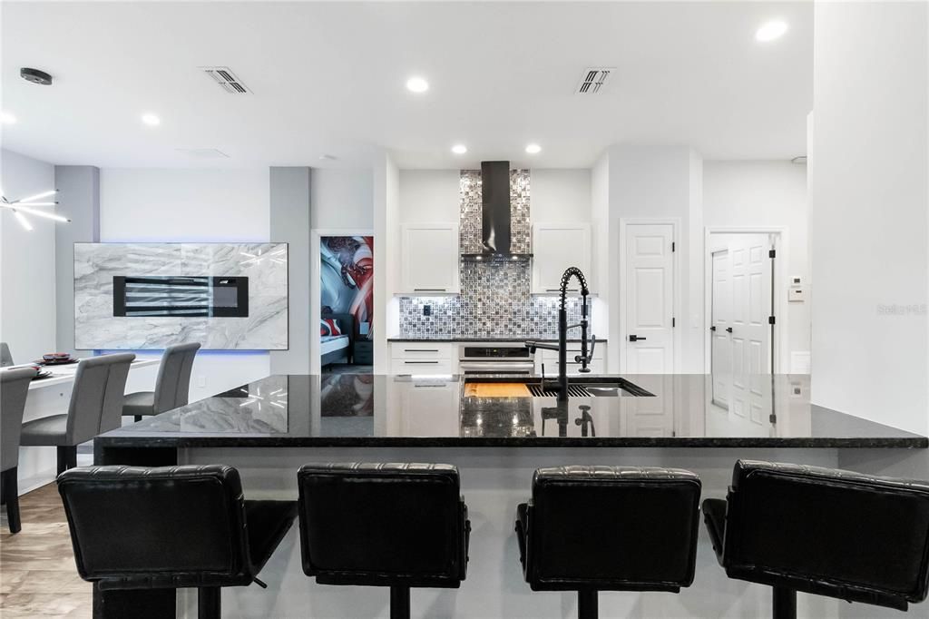 Image 5 of property listing at 4970 OLDHAM STREET, Sarasota, FL 34238