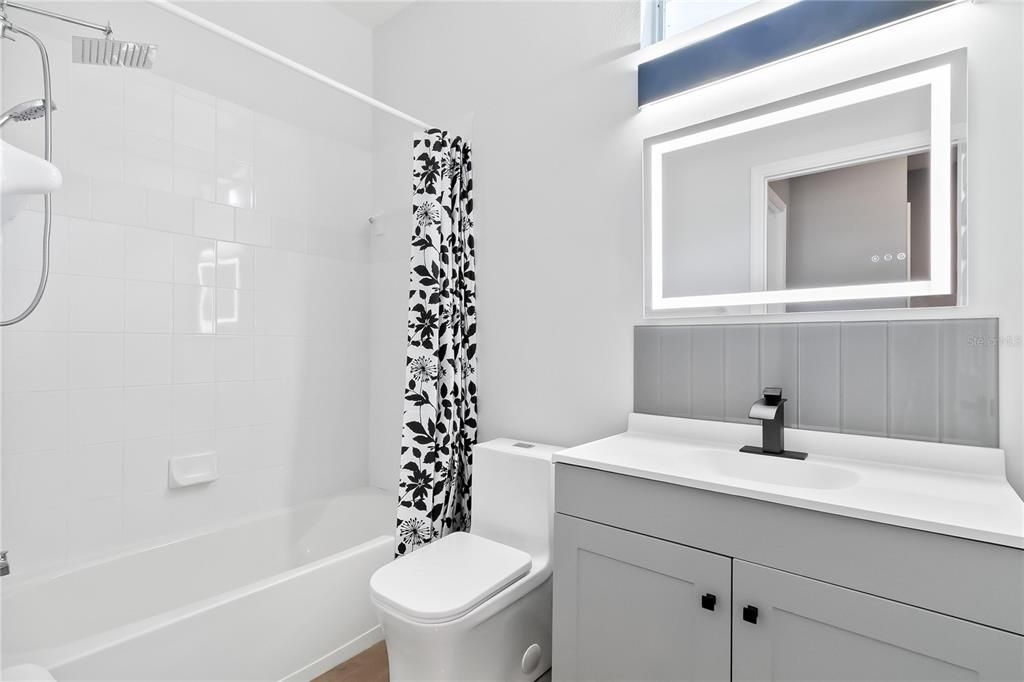 Image 6 of property listing at 4970 OLDHAM STREET, Sarasota, FL 34238