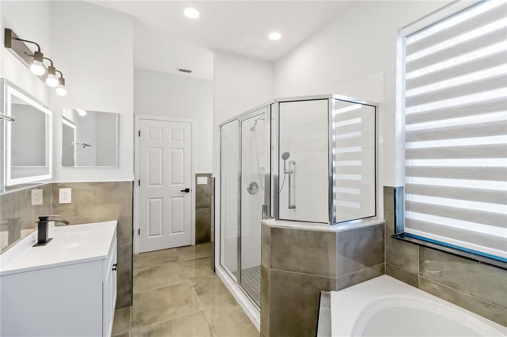 Image 7 of property listing at 4970 OLDHAM STREET, Sarasota, FL 34238
