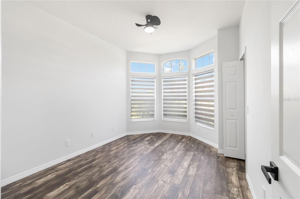 Image 8 of property listing at 4970 OLDHAM STREET, Sarasota, FL 34238