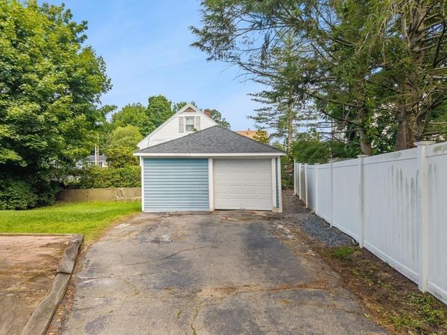 227 Dover St, Brockton, MA 02301