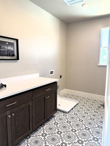 5720 Secret Creek Dr, Rocklin, CA 95677