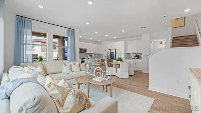 319 Honeysuckle, Oceanside, CA 92057