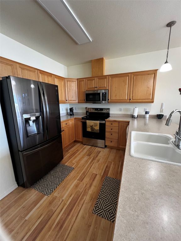 Image 6 of property listing at 100 Rocky Point Road D11, Polson, MT 59860