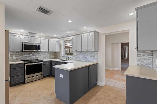 10010 BRUNSWICK LANE, Port Richey, FL 34668