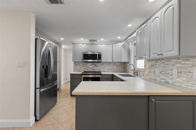 10010 BRUNSWICK LANE, Port Richey, FL 34668