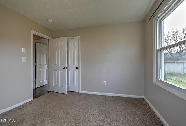 8796 Rich Valley Rd. Road, Bristol, VA 24202