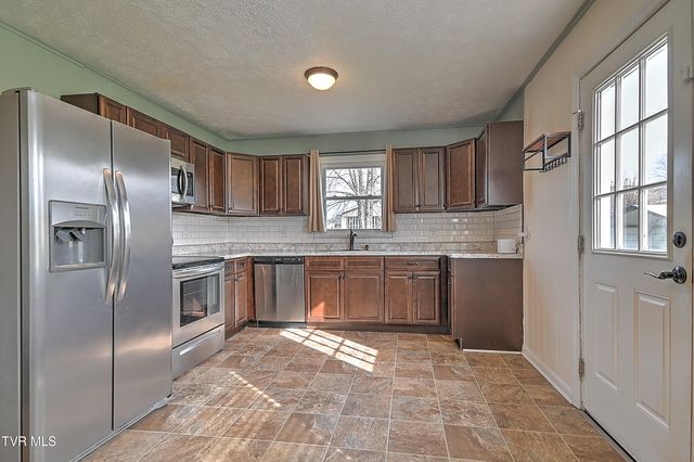 8796 Rich Valley Rd. Road, Bristol, VA 24202