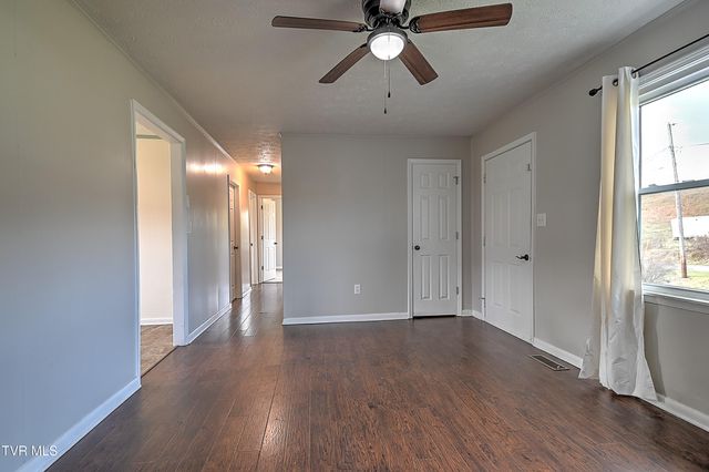 8796 Rich Valley Rd. Road, Bristol, VA 24202