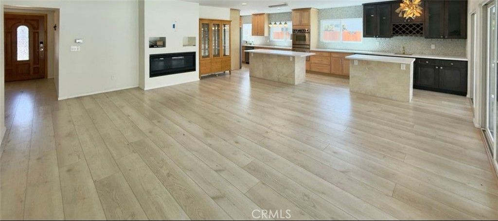 Image 3 of property listing at 5921 Fallbrook Avenue, Woodland Hills, CA 91367