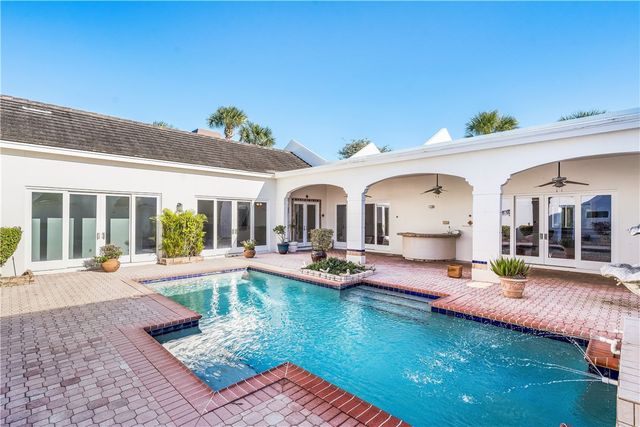 8414 Poinciana Place 30, Vero Beach, FL 32963