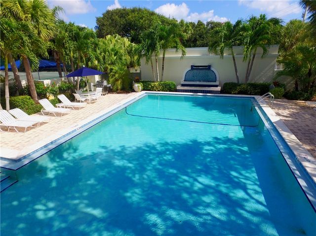 8414 Poinciana Place 30, Vero Beach, FL 32963