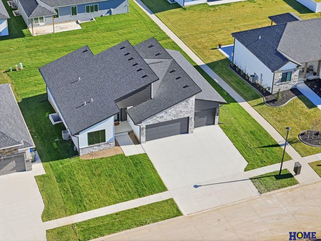 604 N 106th Street, Lincoln, NE 68527