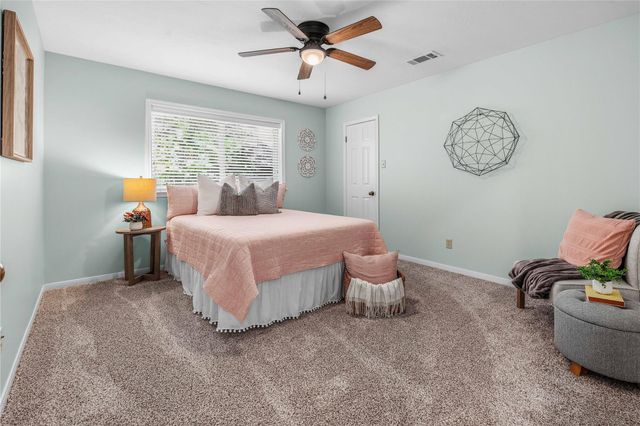 9217 Timber Knoll DR, College Station, TX 77845